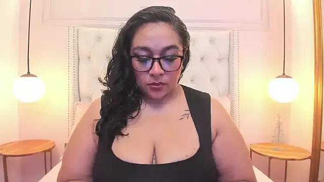 ViickyLee from StripChat is Freechat