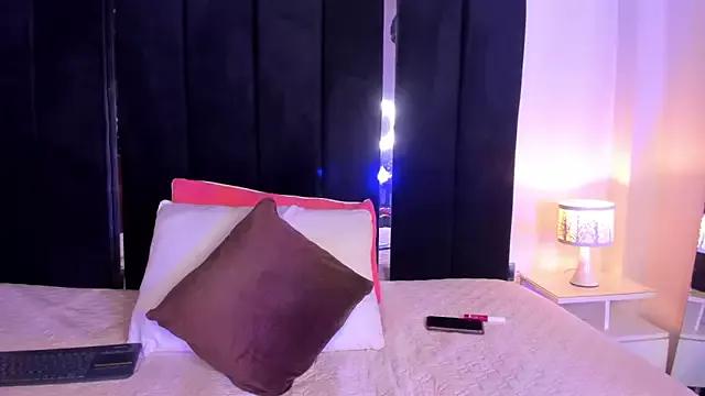 Viiolett_Rosee from StripChat is Freechat
