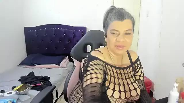Unleash your urge for fetish cams livestreamers with our pick of steaming hot models, versed in the art of seduction and indulgence.