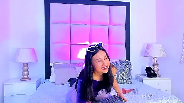 Unleash your urge for fetish cams livestreamers with our pick of steaming hot models, versed in the art of seduction and indulgence.