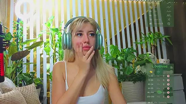 Unleash your urge for fetish cams livestreamers with our pick of steaming hot models, versed in the art of seduction and indulgence.