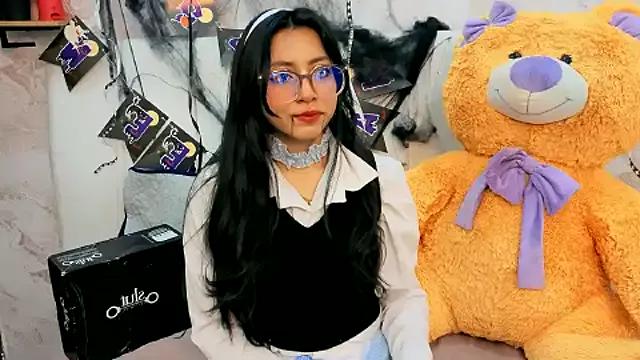 Unleash your urge for fetish cams livestreamers with our pick of steaming hot models, versed in the art of seduction and indulgence.