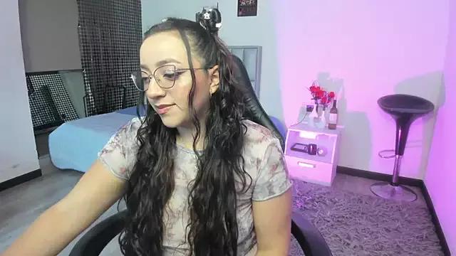 Viollet_rosse from StripChat is Freechat