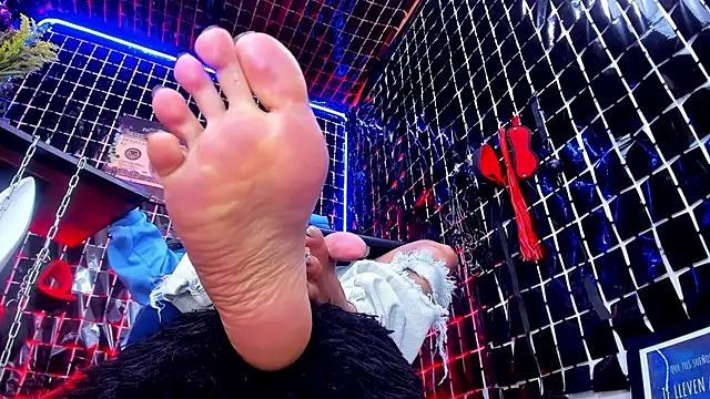 Unleash your urge for fetish cams livestreamers with our pick of steaming hot models, versed in the art of seduction and indulgence.