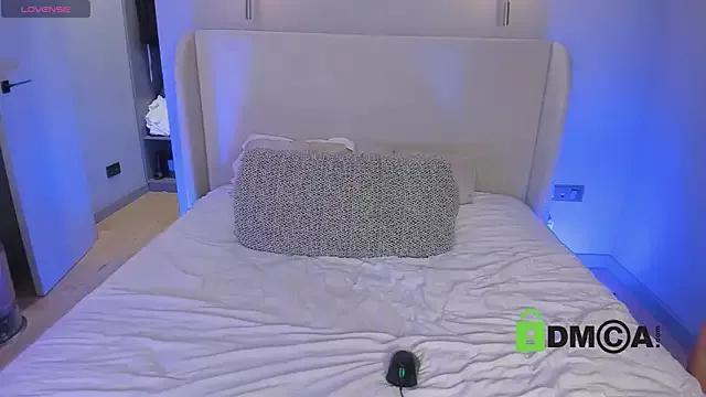 Wallflowerr from StripChat is Freechat