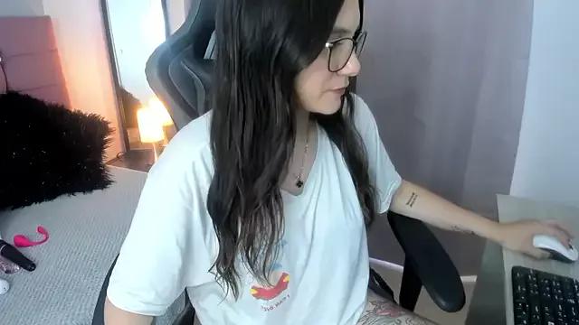 Unleash your urge for fetish cams livestreamers with our pick of steaming hot models, versed in the art of seduction and indulgence.