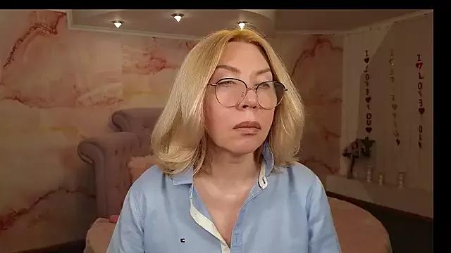 Wendy_Waves from StripChat is Freechat
