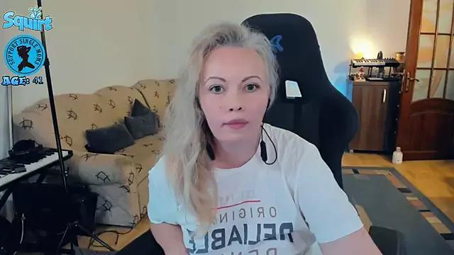 WhitneyLynn from StripChat is Freechat
