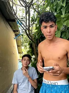 Wolf_BIG4 from StripChat is Freechat