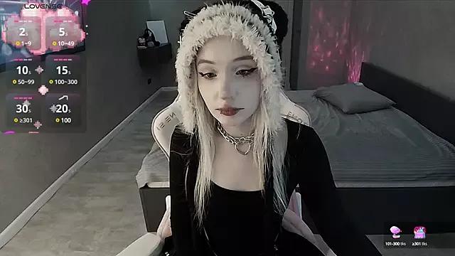 Xarnidoll from StripChat is Freechat