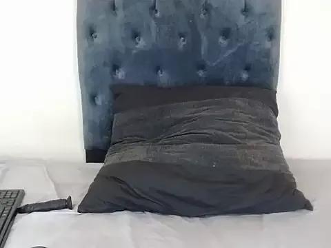 YELLOWMELLOW_XXX from StripChat is Freechat