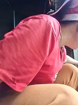 yoowwmr from StripChat