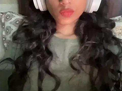 youngriri from StripChat is Freechat