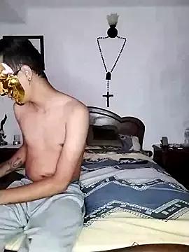 YourCoupleHot from StripChat is Freechat