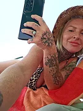 Unleash your urge for fetish cams livestreamers with our pick of steaming hot models, versed in the art of seduction and indulgence.