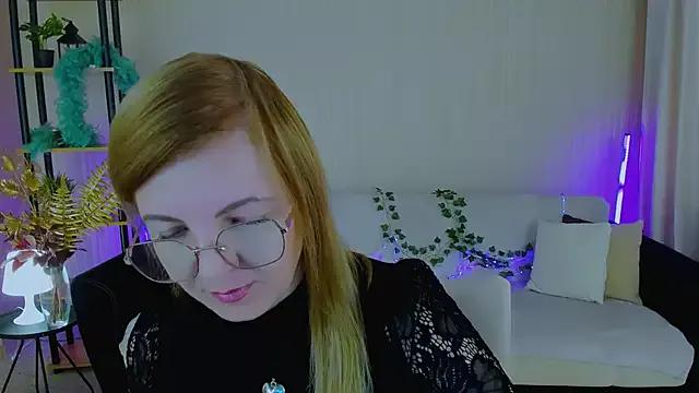 YourUniverser from StripChat is Freechat