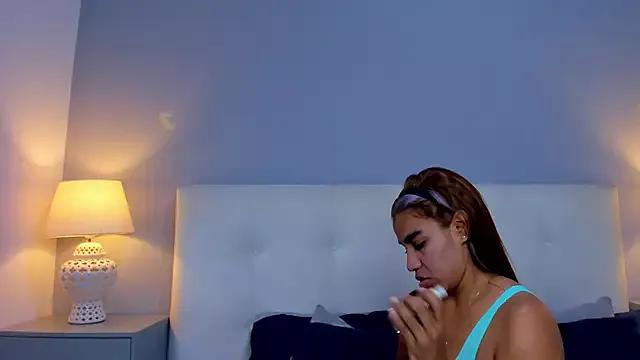 ZarahFoxx from StripChat is Freechat