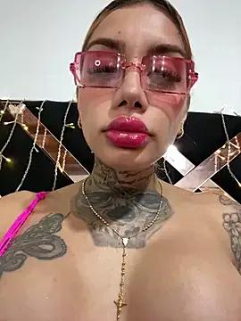 Zaratattoox from StripChat is Freechat