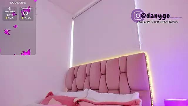 Unleash your urge for fetish cams livestreamers with our pick of steaming hot models, versed in the art of seduction and indulgence.