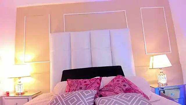 Unleash your urge for fetish cams livestreamers with our pick of steaming hot models, versed in the art of seduction and indulgence.